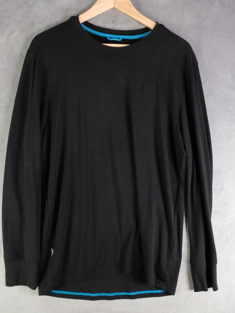 Icebreaker Merino Shirt Mens Medium Black Wool Base Layer Long Sleeve Hiking